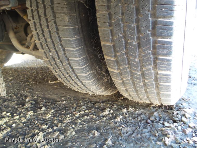 image for item BZ9870 1994 Ford Econoline E350 ambulance