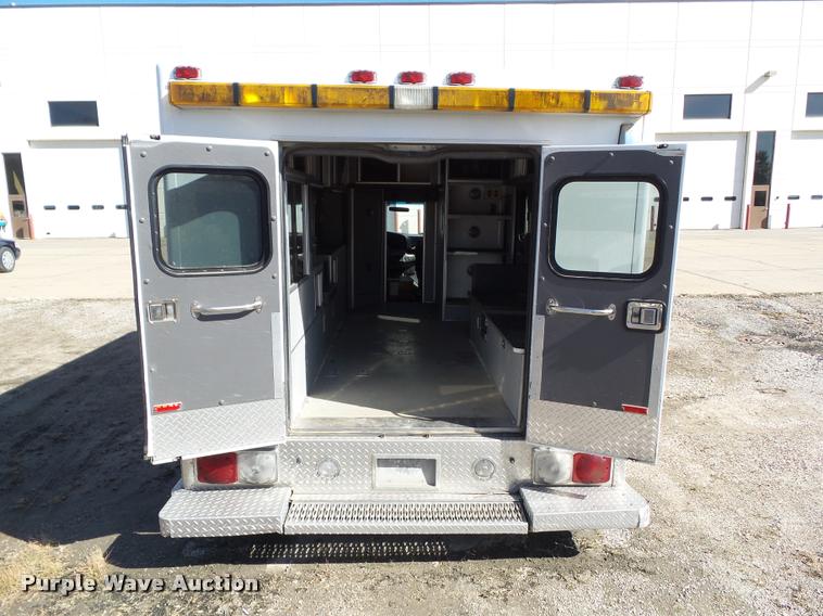 image for item BZ9870 1994 Ford Econoline E350 ambulance