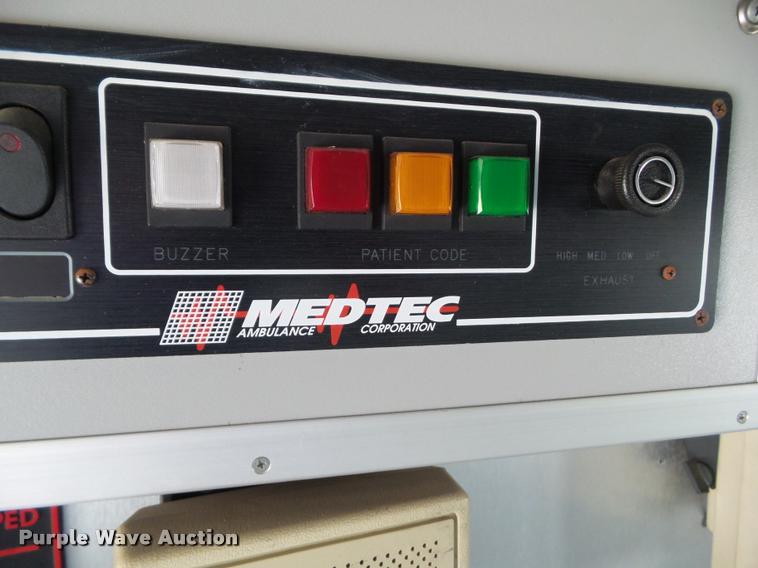 image for item BZ9870 1994 Ford Econoline E350 ambulance