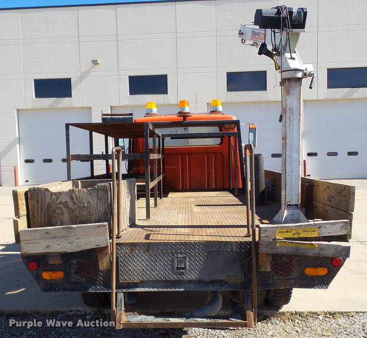 image for item BZ9871 1980 International 1754 flatbed truck with crane