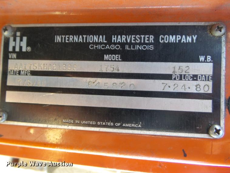 image for item BZ9871 1980 International 1754 flatbed truck with crane