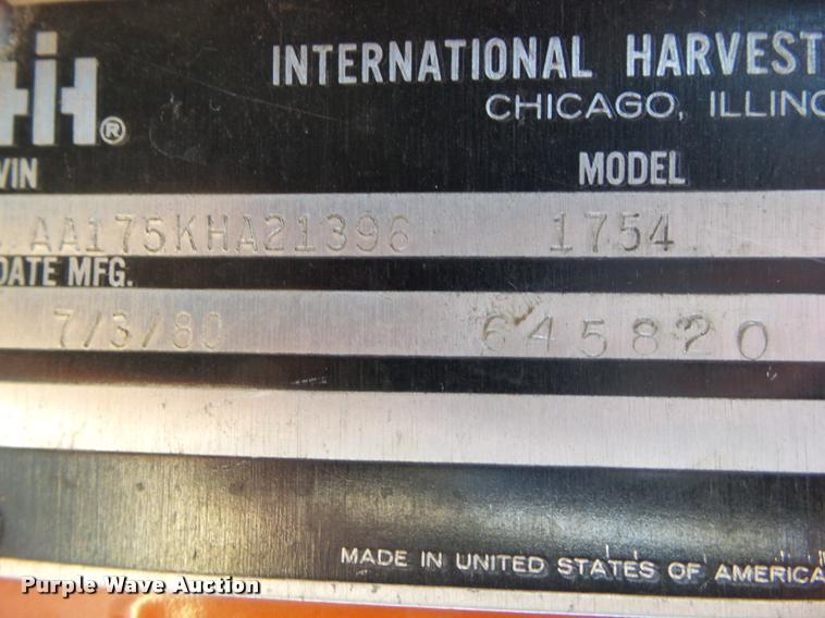 image for item BZ9871 1980 International 1754 flatbed truck with crane