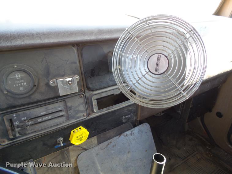 image for item BZ9871 1980 International 1754 flatbed truck with crane