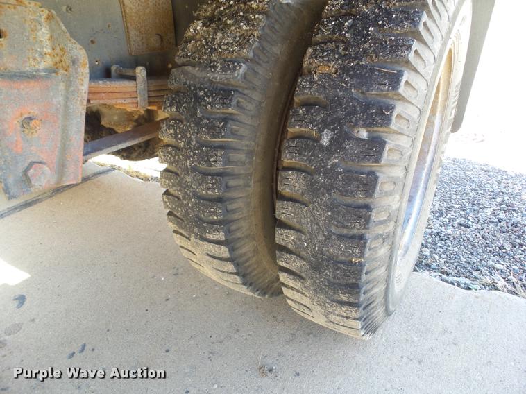 image for item BZ9871 1980 International 1754 flatbed truck with crane