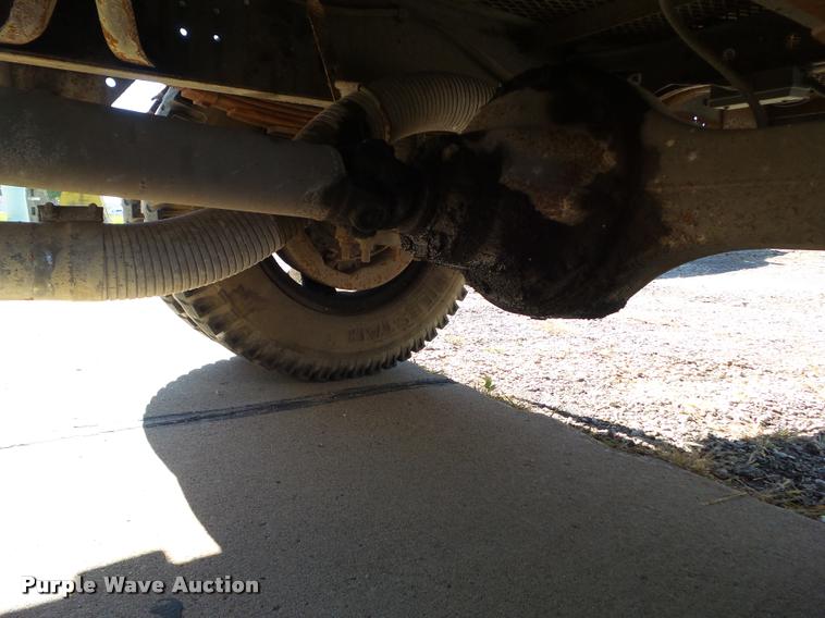 image for item BZ9871 1980 International 1754 flatbed truck with crane