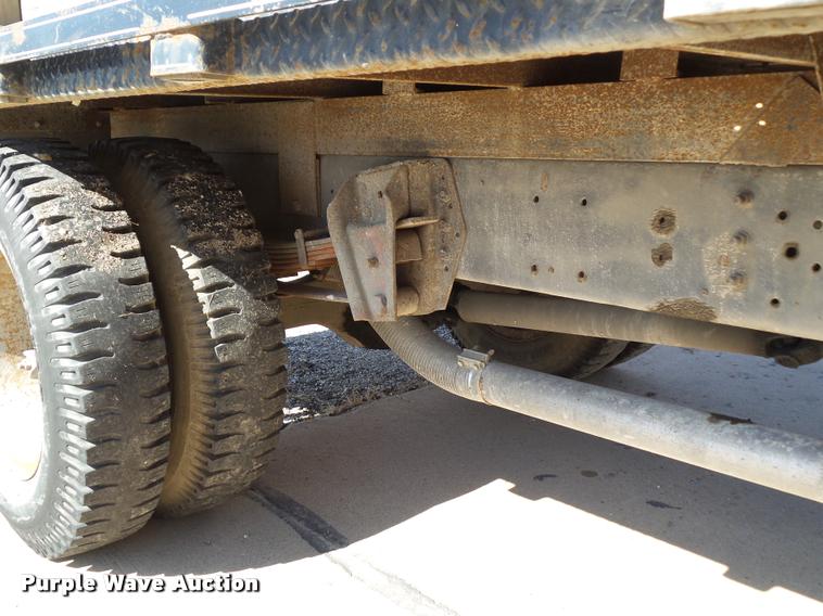 image for item BZ9871 1980 International 1754 flatbed truck with crane