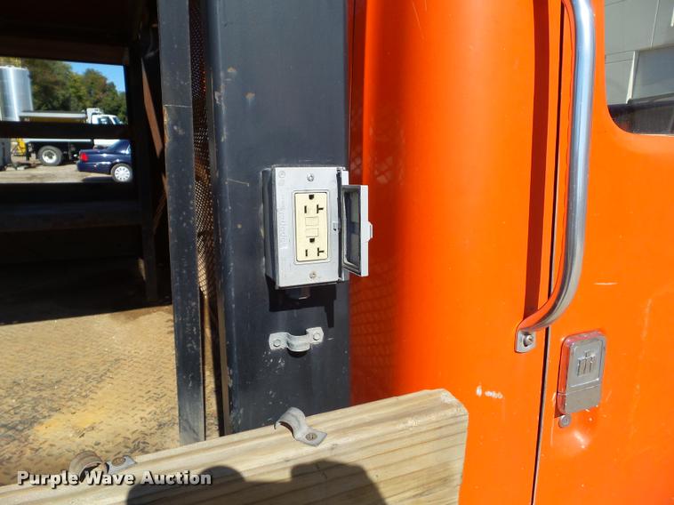 image for item BZ9871 1980 International 1754 flatbed truck with crane