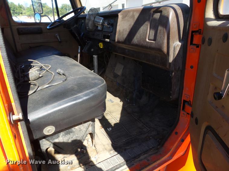 image for item BZ9871 1980 International 1754 flatbed truck with crane