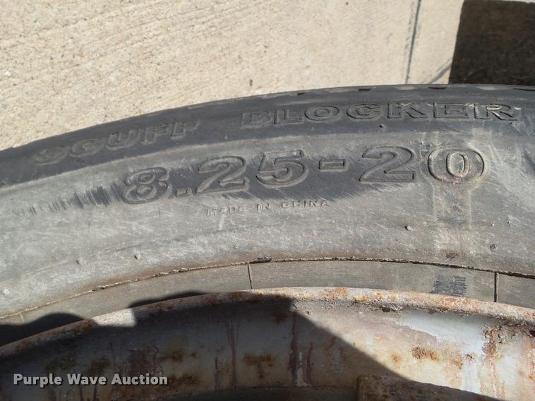 image for item BZ9871 1980 International 1754 flatbed truck with crane