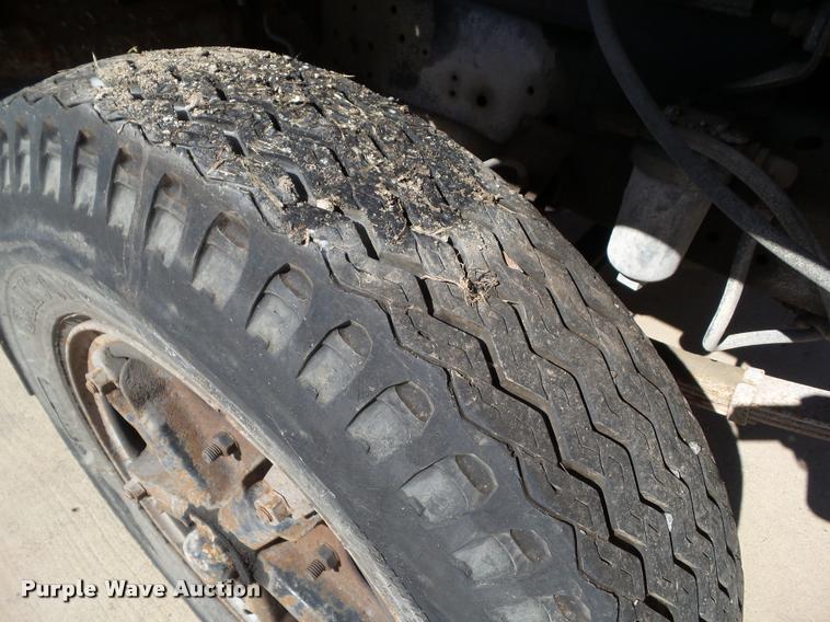 image for item BZ9871 1980 International 1754 flatbed truck with crane