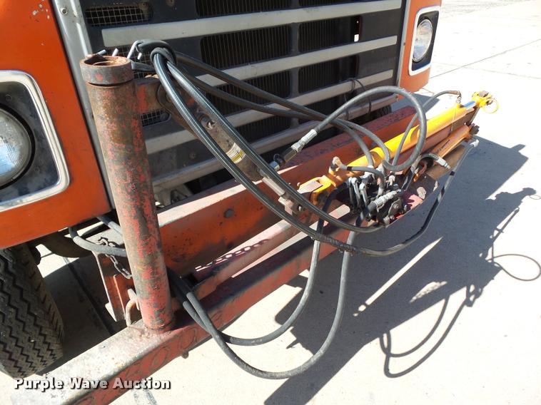 image for item BZ9871 1980 International 1754 flatbed truck with crane