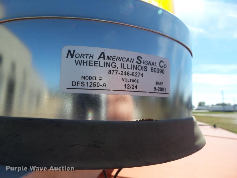 image for item BZ9871 1980 International 1754 flatbed truck with crane