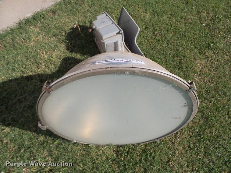 image for item CA9990 (31) Hubbell bay lights