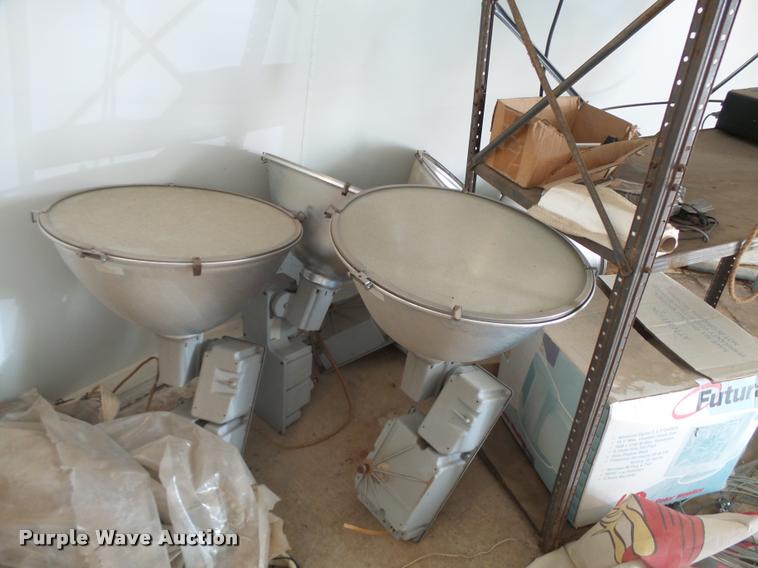 image for item CA9990 (31) Hubbell bay lights