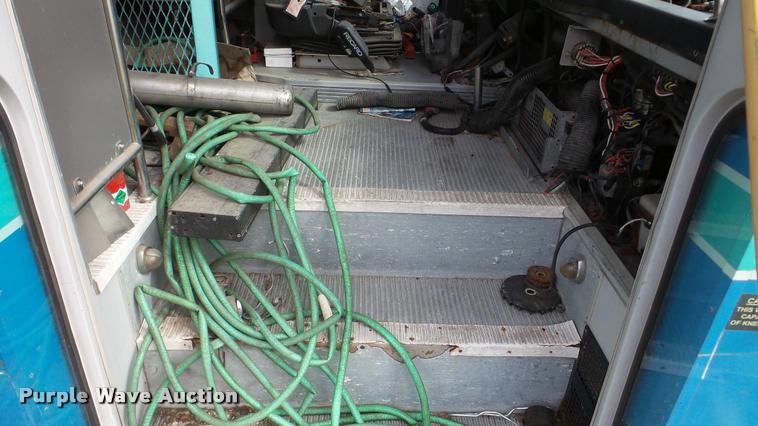 image for item DA2914 2002 Neoplan Eldorado National shuttle bus