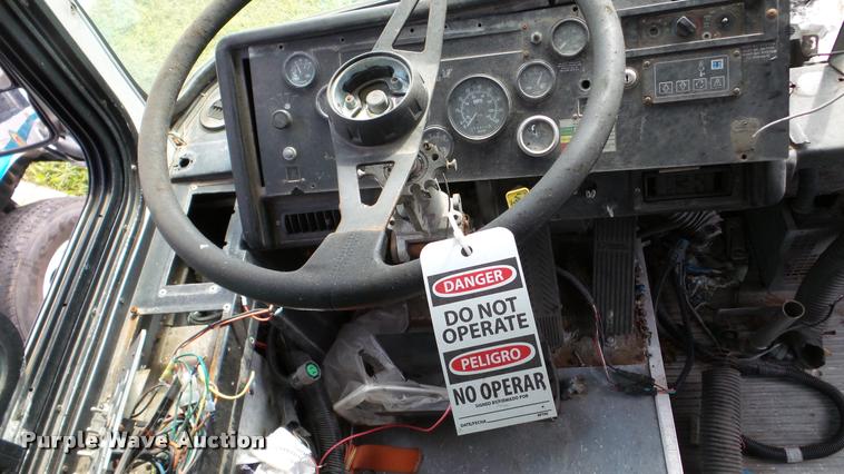 image for item DA2914 2002 Neoplan Eldorado National shuttle bus