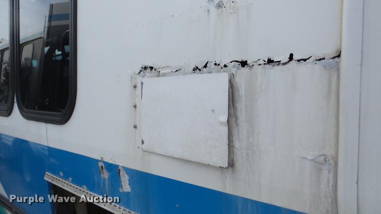 image for item DA2914 2002 Neoplan Eldorado National shuttle bus