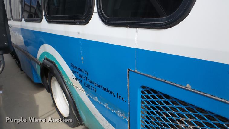 image for item DA2915 2002 Neoplan Eldorado National shuttle bus