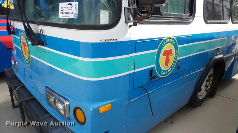 image for item DA2915 2002 Neoplan Eldorado National shuttle bus