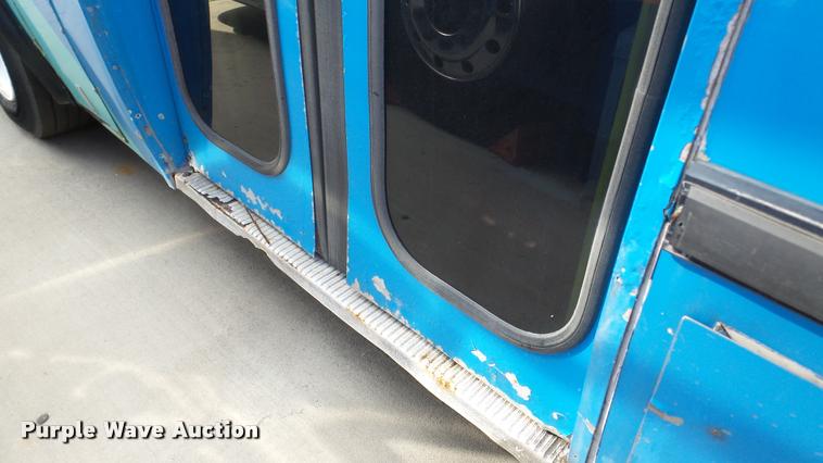 image for item DA2915 2002 Neoplan Eldorado National shuttle bus