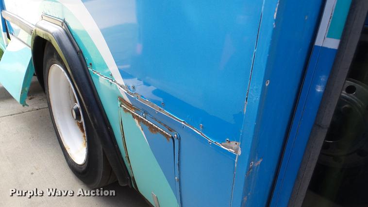 image for item DA2915 2002 Neoplan Eldorado National shuttle bus