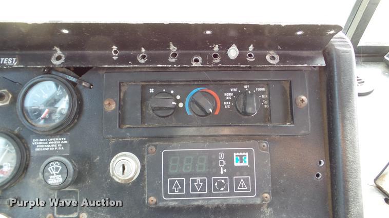 image for item DA2916 2002 Neoplan Eldorado National shuttle bus