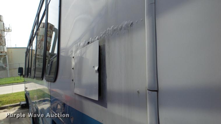 image for item DA2916 2002 Neoplan Eldorado National shuttle bus