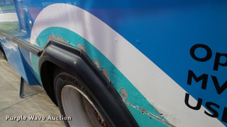 image for item DA2916 2002 Neoplan Eldorado National shuttle bus