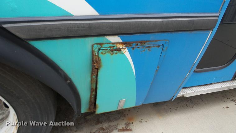 image for item DA2917 2002 Neoplan Eldorado National shuttle bus