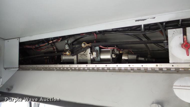 image for item DA2918 2002 Neoplan Eldorado National shuttle bus