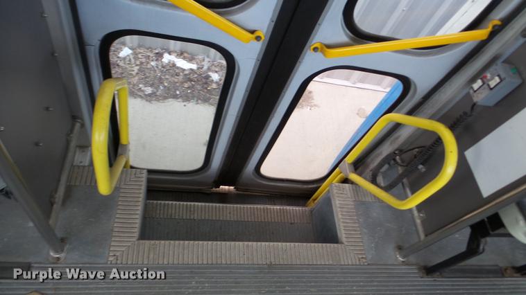 image for item DA2918 2002 Neoplan Eldorado National shuttle bus