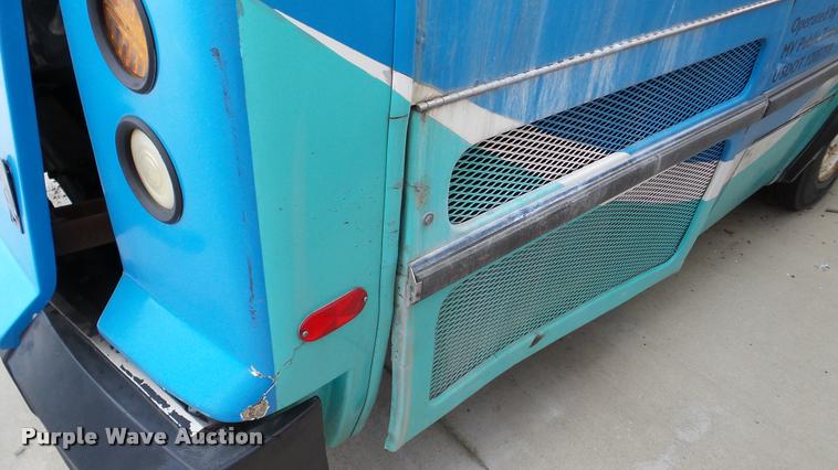 image for item DA2918 2002 Neoplan Eldorado National shuttle bus