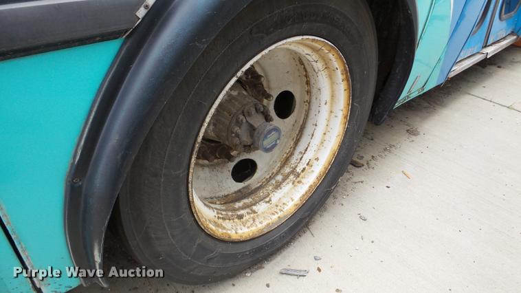 image for item DA2918 2002 Neoplan Eldorado National shuttle bus