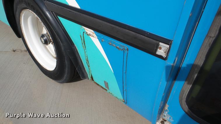 image for item DA2919 2002 Neoplan Eldorado National shuttle bus