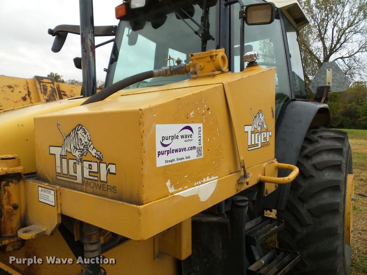 image for item DA3753 2000 New Holland TS100 tractor