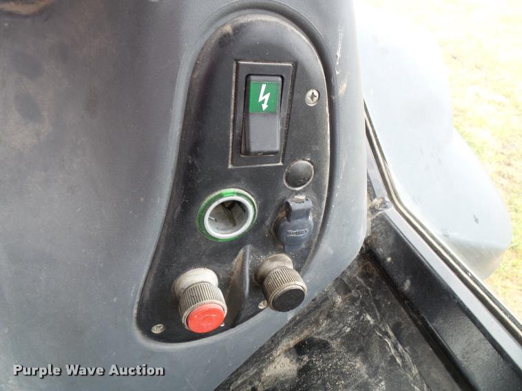 image for item DA3753 2000 New Holland TS100 tractor