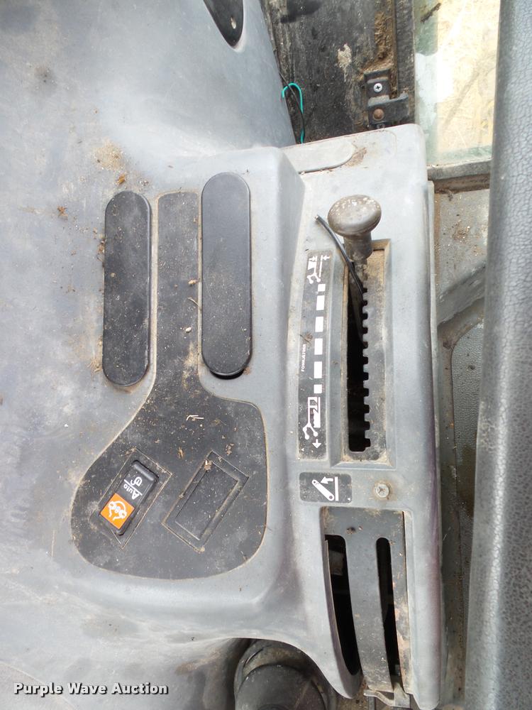 image for item DA3753 2000 New Holland TS100 tractor