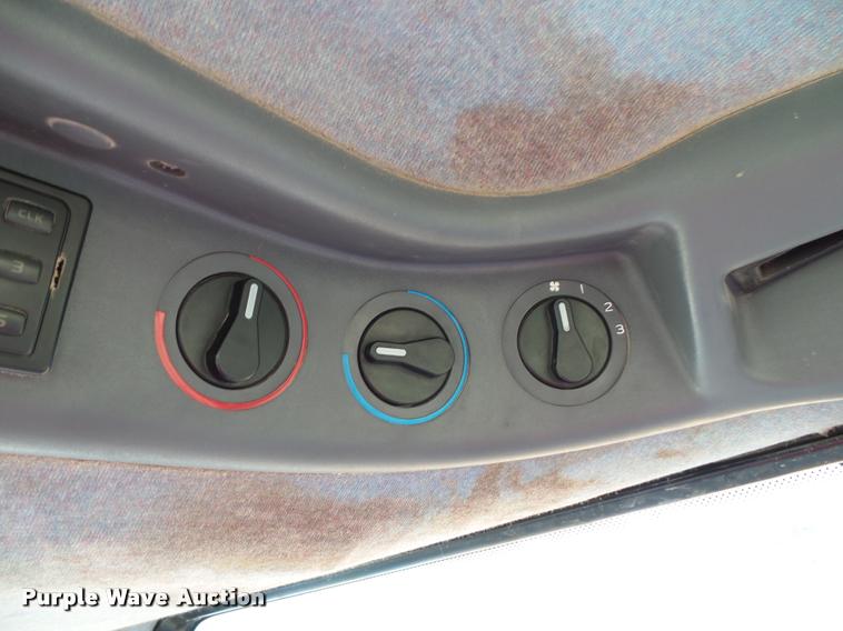 image for item DA3753 2000 New Holland TS100 tractor