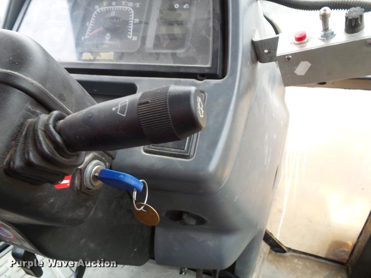 image for item DA3753 2000 New Holland TS100 tractor