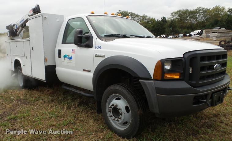 image for item DA3754 2006 Ford F550 service truck with crane