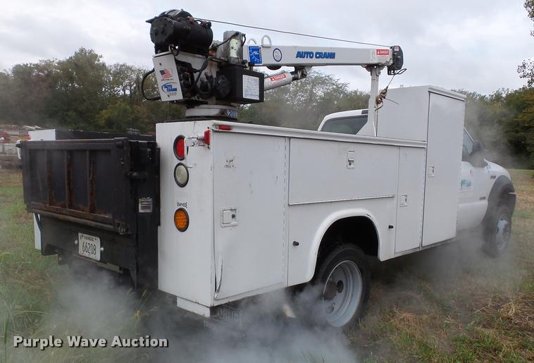 image for item DA3754 2006 Ford F550 service truck with crane