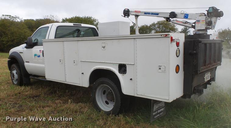 image for item DA3754 2006 Ford F550 service truck with crane