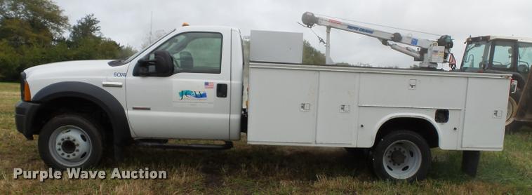 image for item DA3754 2006 Ford F550 service truck with crane