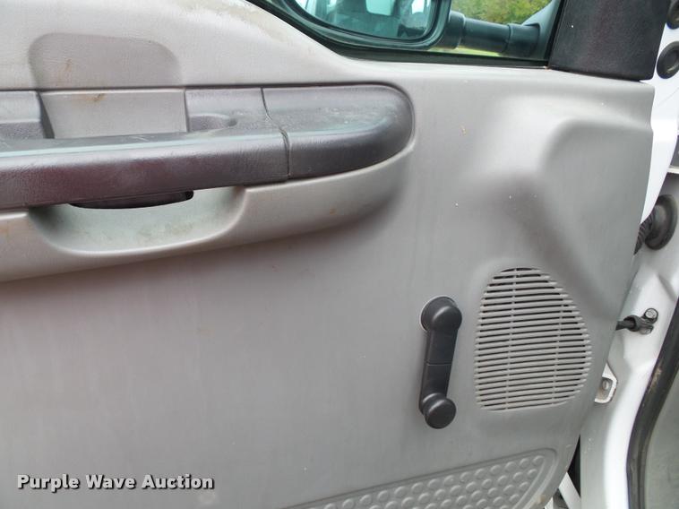 image for item DA3754 2006 Ford F550 service truck with crane