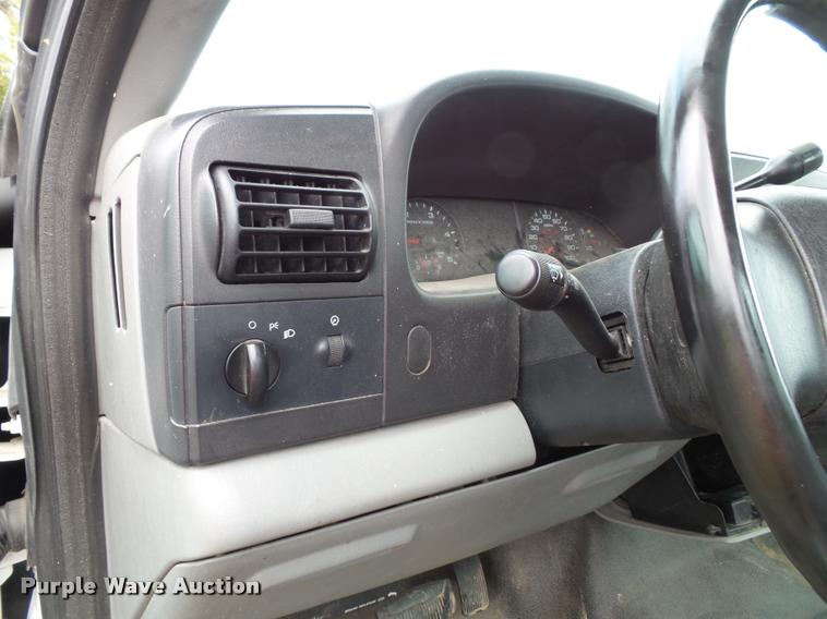 image for item DA3754 2006 Ford F550 service truck with crane