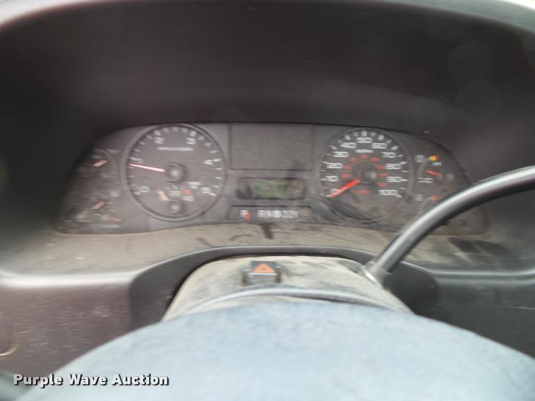 image for item DA3754 2006 Ford F550 service truck with crane