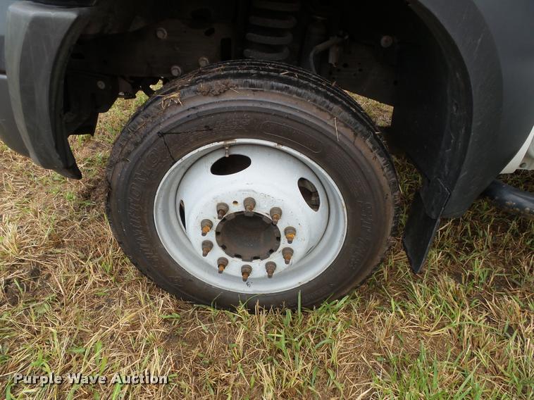 image for item DA3754 2006 Ford F550 service truck with crane