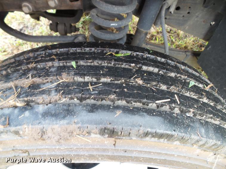 image for item DA3754 2006 Ford F550 service truck with crane