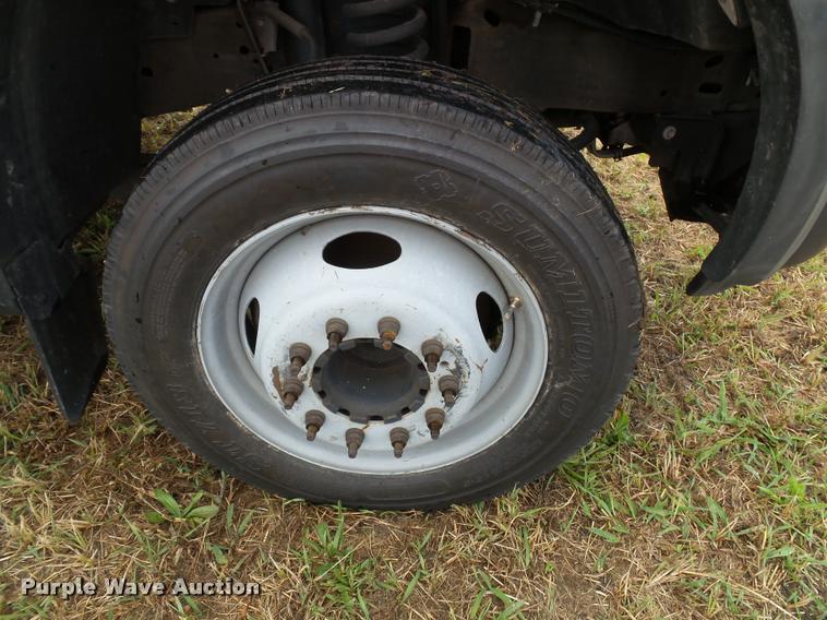 image for item DA3754 2006 Ford F550 service truck with crane