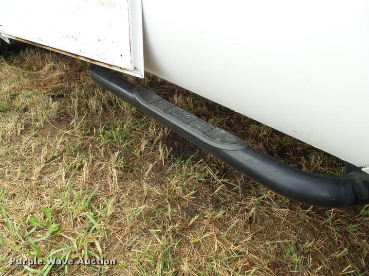 image for item DA3754 2006 Ford F550 service truck with crane